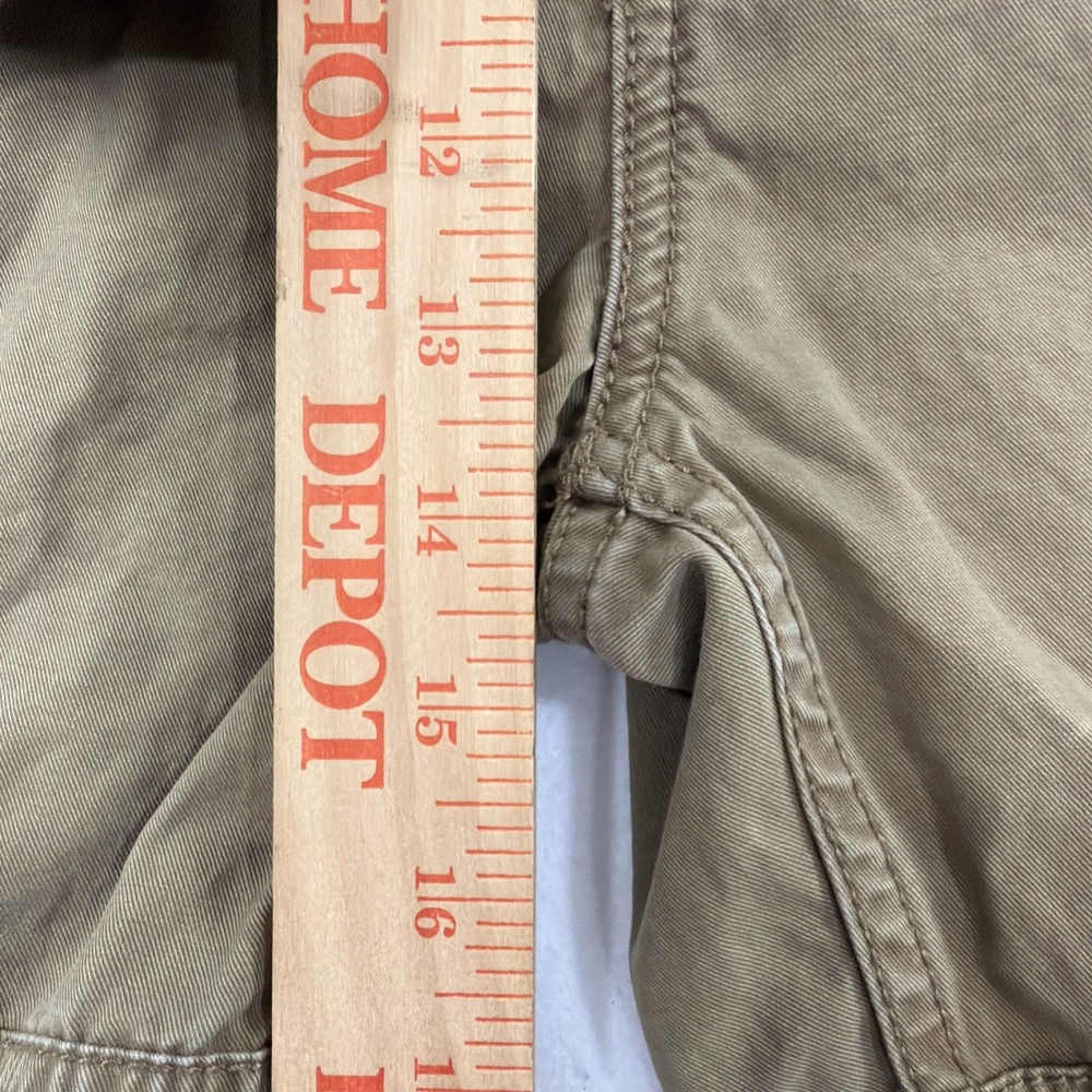 Levi's Men's Size 42 Dark Khaki Cargo Shorts Camping, Exploring, Hiking, Casual - Picture 8 of 16